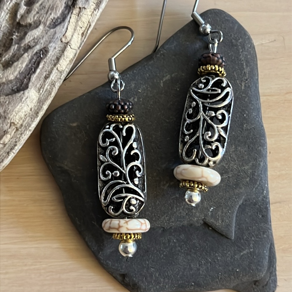 Natural Turquoise Decorative Earrings.